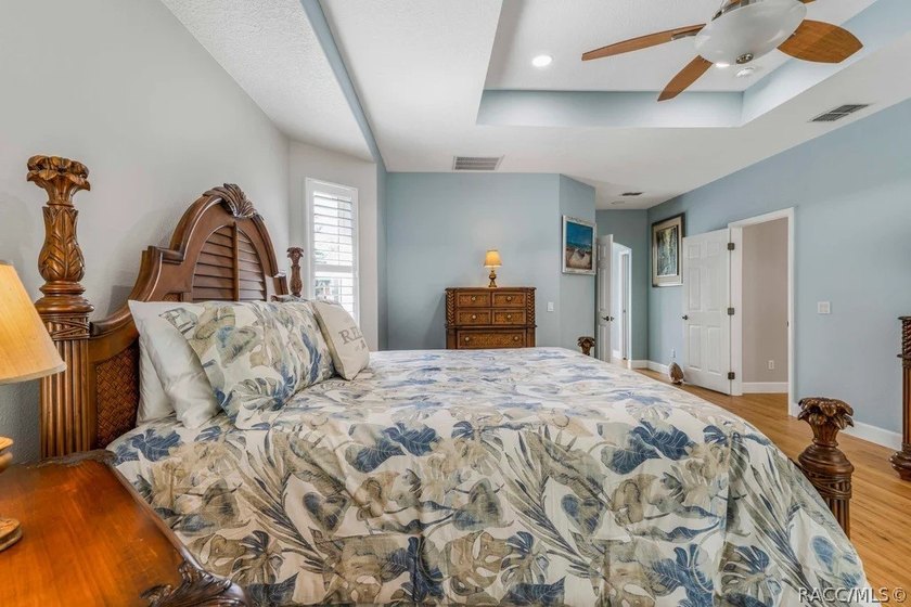 Fully renovated Southern Woods home on nearly half an acre - photo 15