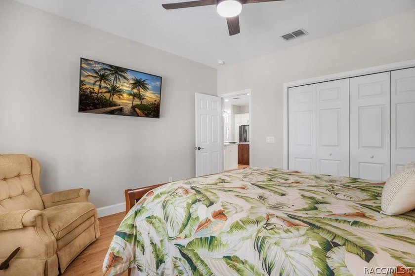 Fully renovated Southern Woods home on nearly half an acre - photo 21