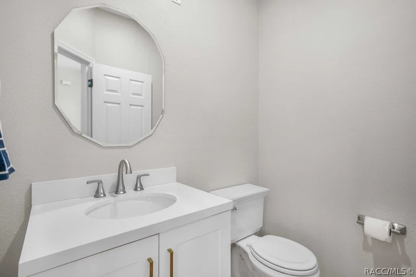 Fully renovated Southern Woods home on nearly half an acre - photo 27