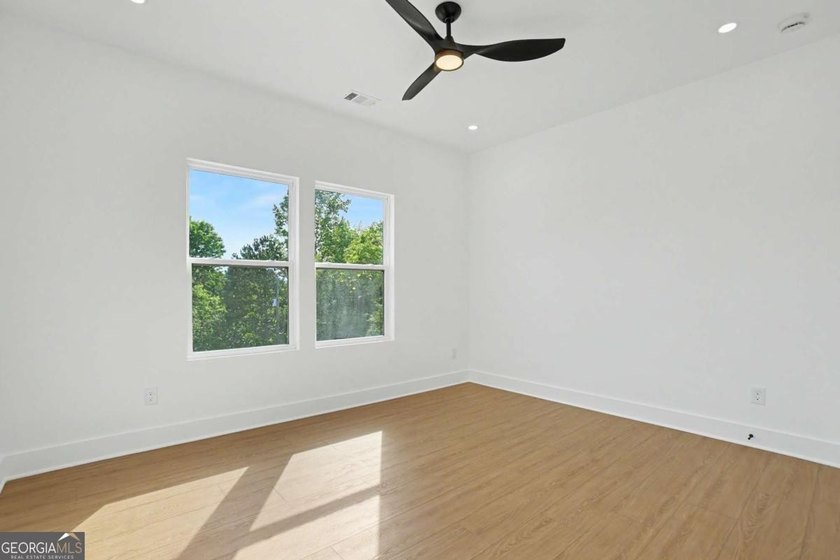 ASK ABOUT THE BUILDER-PAID 2-1 RATE BUYDOWN! Qualified buyers - photo 31