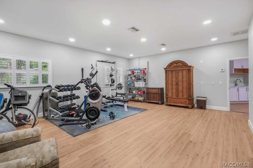 Fully renovated Southern Woods home on nearly half an acre - photo 31