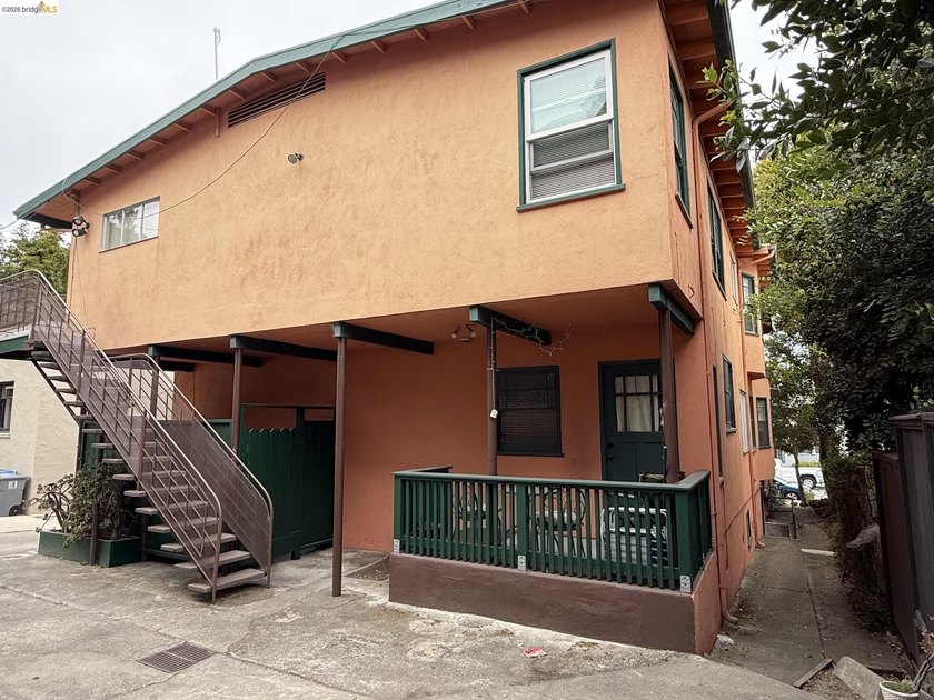 Well maintained 8 unit building in a prized North Campus - photo 5
