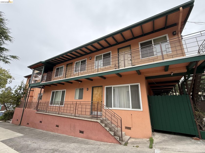 Well maintained 8 unit building in a prized North Campus - photo 6