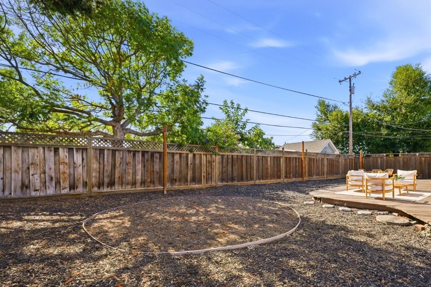 Welcome to this beautifully updated, east-facing single-story - photo 36