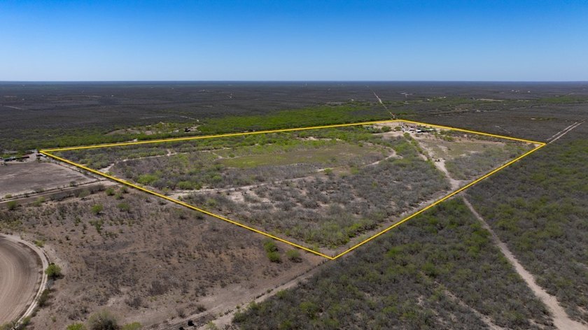 Welcome to your South Texas gentleman's ranch retreat or your - photo 39