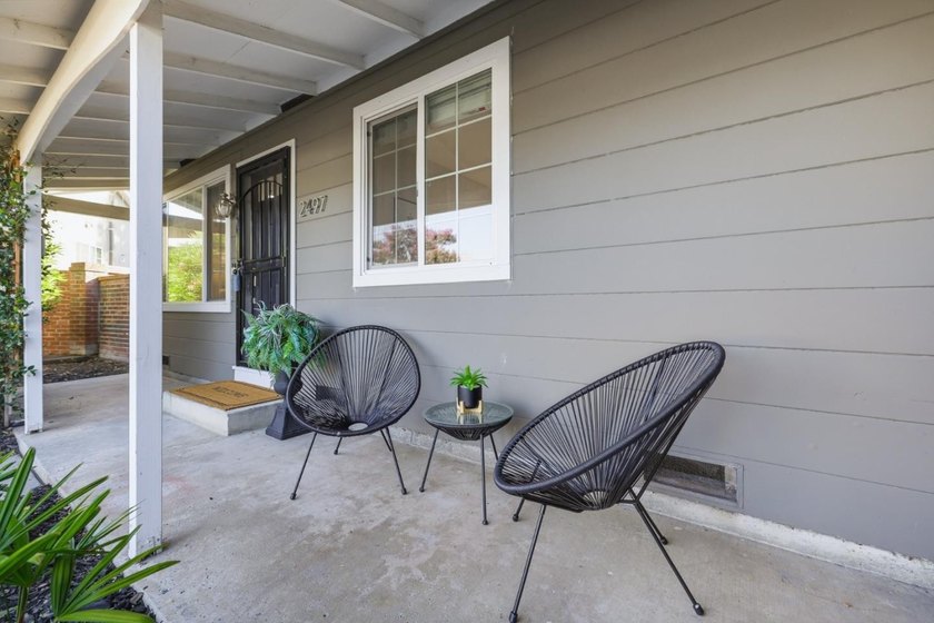 Welcome to this beautifully updated, east-facing single-story - photo 44