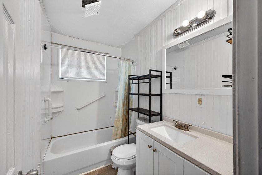 An investor's dream! Brick, ranch home located across the street - photo 14