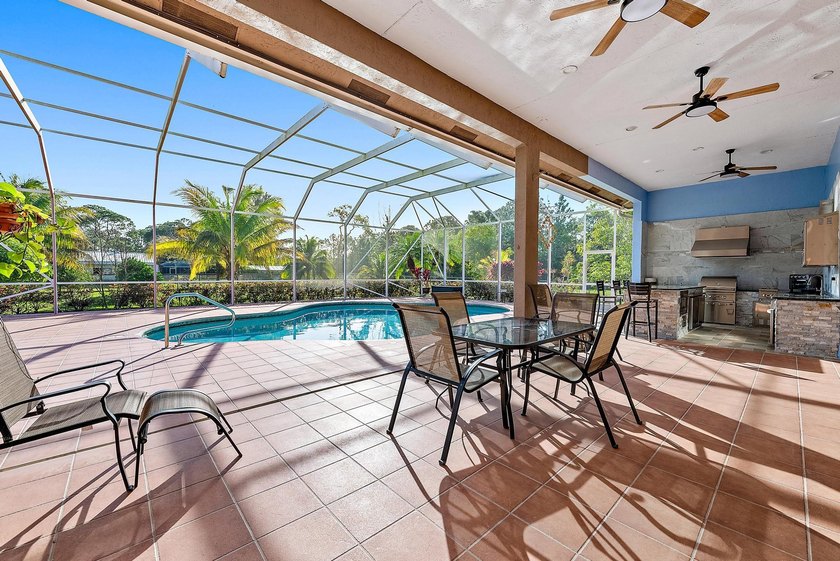 Nestled on 2.5 private acres, this beautifully updated estate - photo 5
