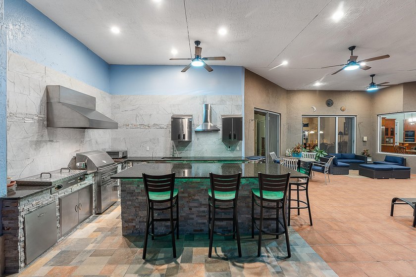 Nestled on 2.5 private acres, this beautifully updated estate - photo 6
