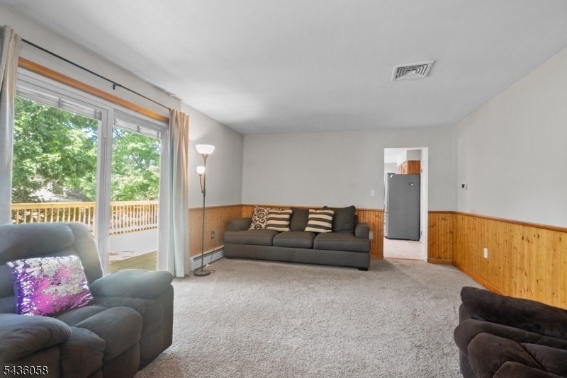 Welcome to this beautifully maintained, sun-drenched colonial - photo 5