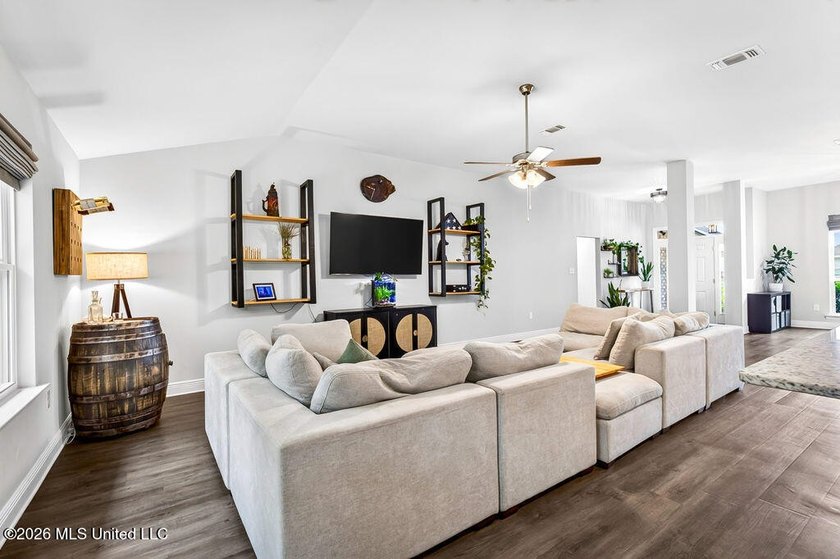 Welcome home to Emerald Lake Estates! This beautiful 4-bedroom - photo 13