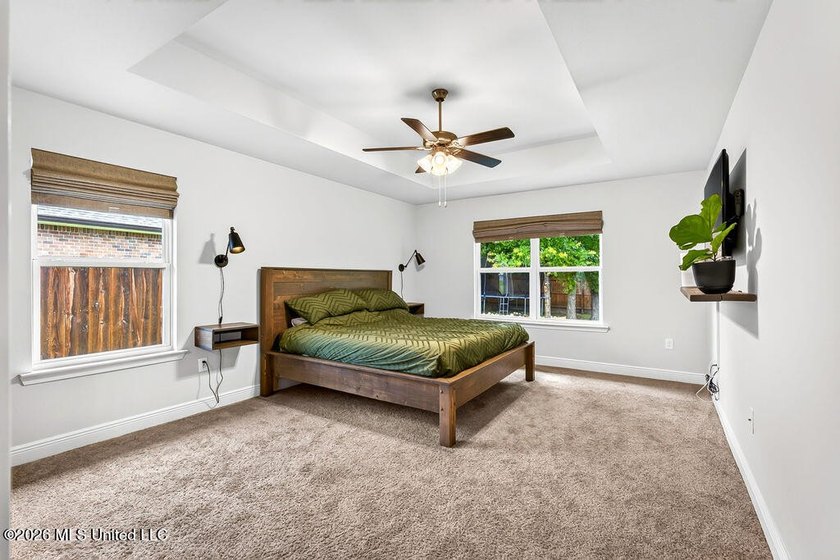 Welcome home to Emerald Lake Estates! This beautiful 4-bedroom - photo 20