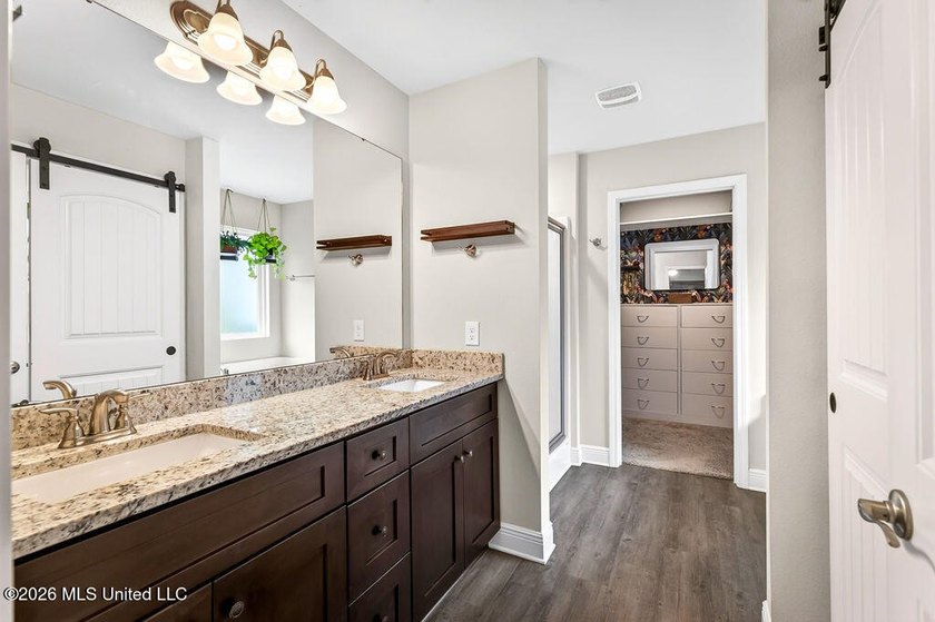 Welcome home to Emerald Lake Estates! This beautiful 4-bedroom - photo 22