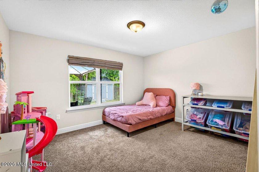 Welcome home to Emerald Lake Estates! This beautiful 4-bedroom - photo 29