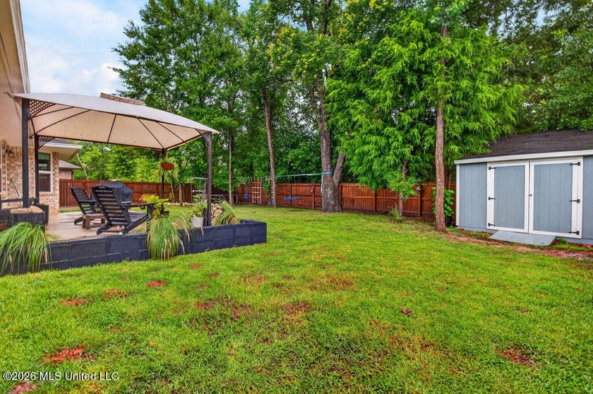 Welcome home to Emerald Lake Estates! This beautiful 4-bedroom - photo 36