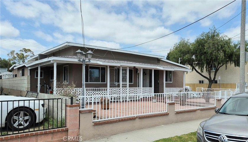 3 bedrooms 2 baths home in a nice area of the west side of Long - photo 3