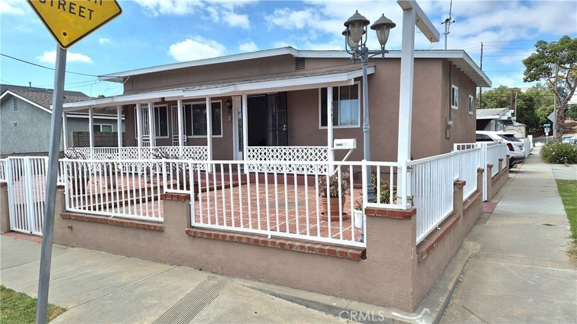 3 bedrooms 2 baths home in a nice area of the west side of Long - photo 4