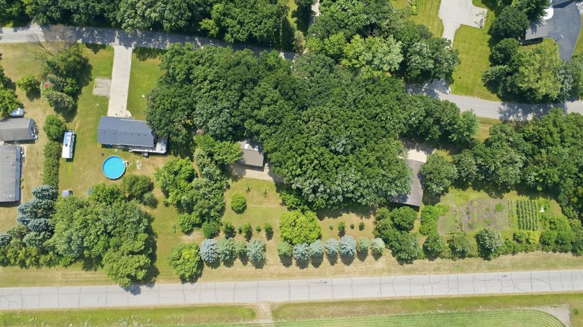 Rare opportunity to own a beautiful one acre lot in an ideal - photo 21