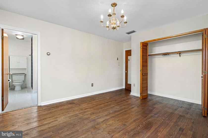 Room to spread out, seasonal river views, and a convenient - photo 22