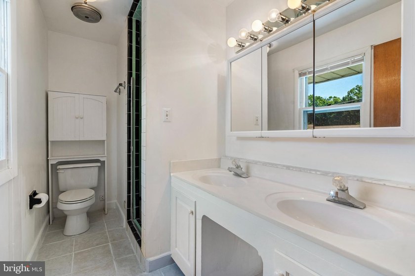Room to spread out, seasonal river views, and a convenient - photo 23