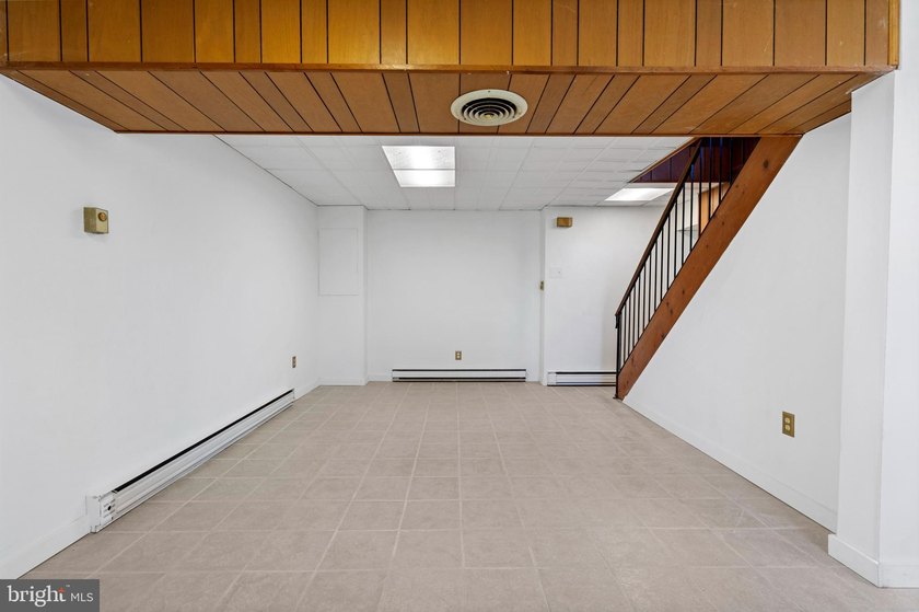 Room to spread out, seasonal river views, and a convenient - photo 29