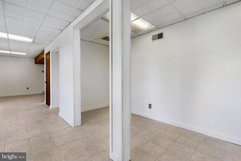 Room to spread out, seasonal river views, and a convenient - photo 32