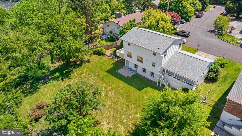 Room to spread out, seasonal river views, and a convenient - photo 40