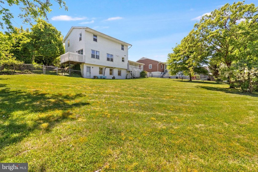 Room to spread out, seasonal river views, and a convenient - photo 46