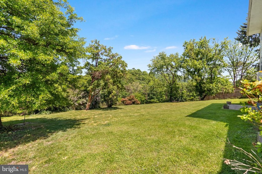 Room to spread out, seasonal river views, and a convenient - photo 47