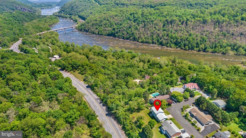 Room to spread out, seasonal river views, and a convenient - photo 48