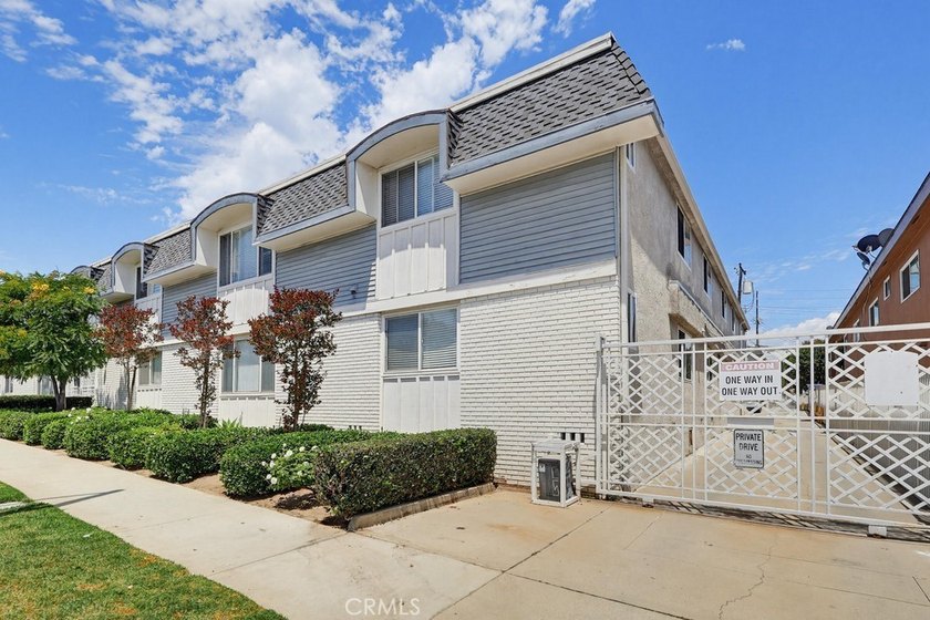 Don't miss this nice 1 bedroom, 1 bath 1st floor condo with a - photo 4