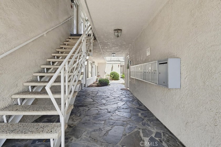 Don't miss this nice 1 bedroom, 1 bath 1st floor condo with a - photo 8