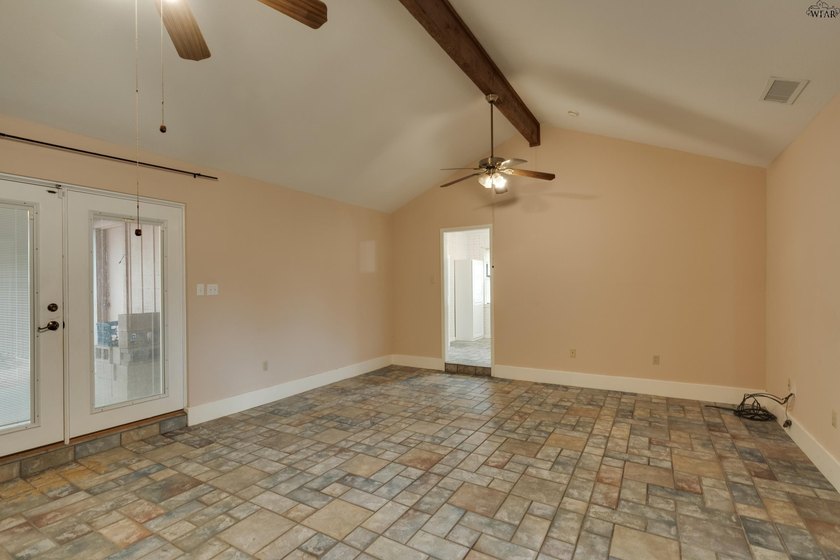 Corner-lot home with a great floor plan and endless potential! - photo 14
