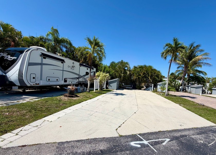 RV Lot #25 comes with a Boat Slip/ Dock located right across - photo 3