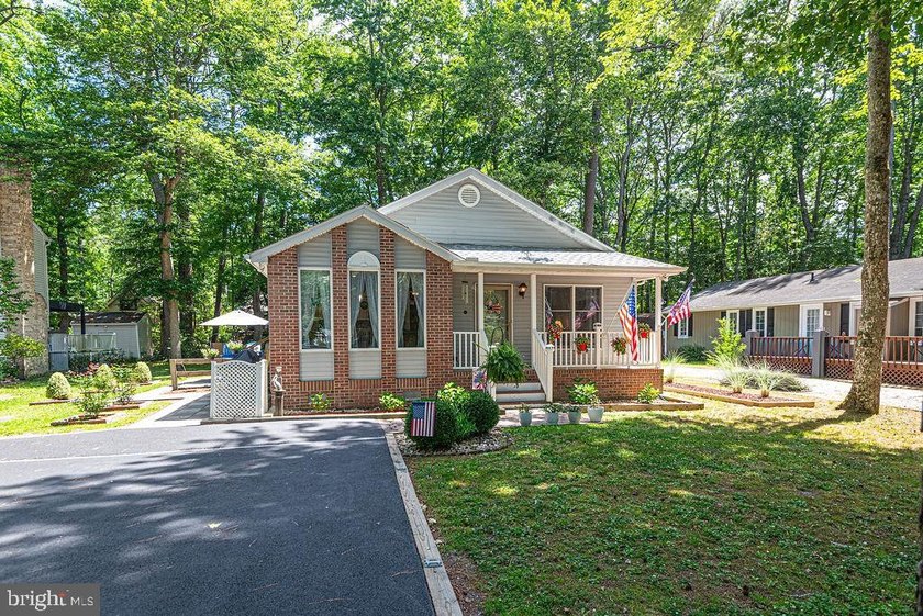 Beautifully maintained and move-in ready home located in the - photo 2
