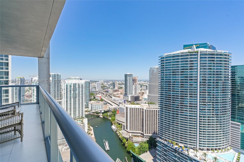 Experience luxury living at Icon Brickell Tower I. This bright - photo 3