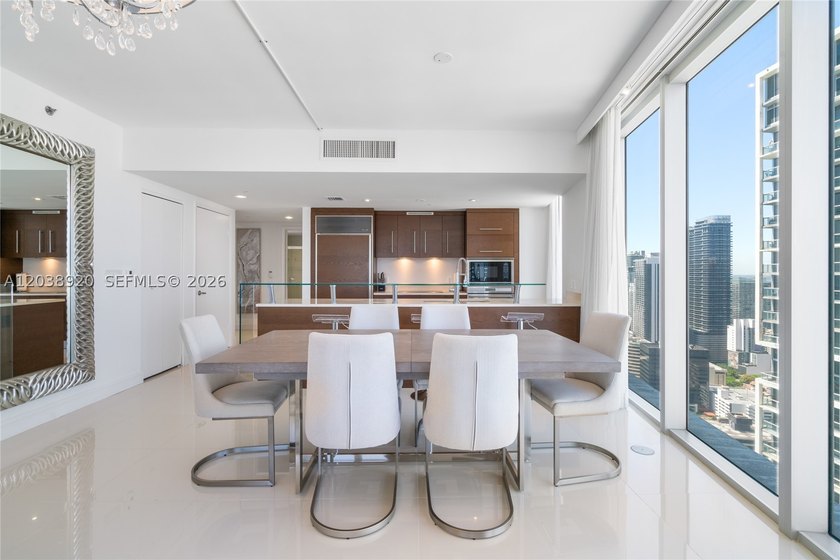 Experience luxury living at Icon Brickell Tower I. This bright - photo 6
