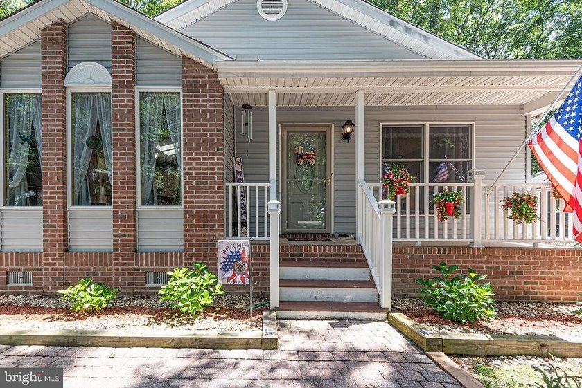 Beautifully maintained and move-in ready home located in the - photo 6