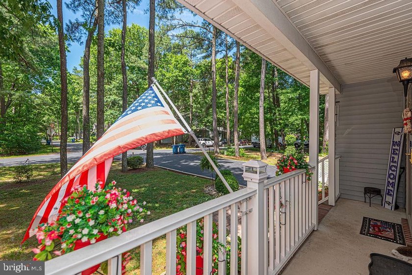 Beautifully maintained and move-in ready home located in the - photo 7