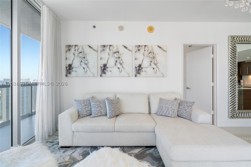 Experience luxury living at Icon Brickell Tower I. This bright - photo 8