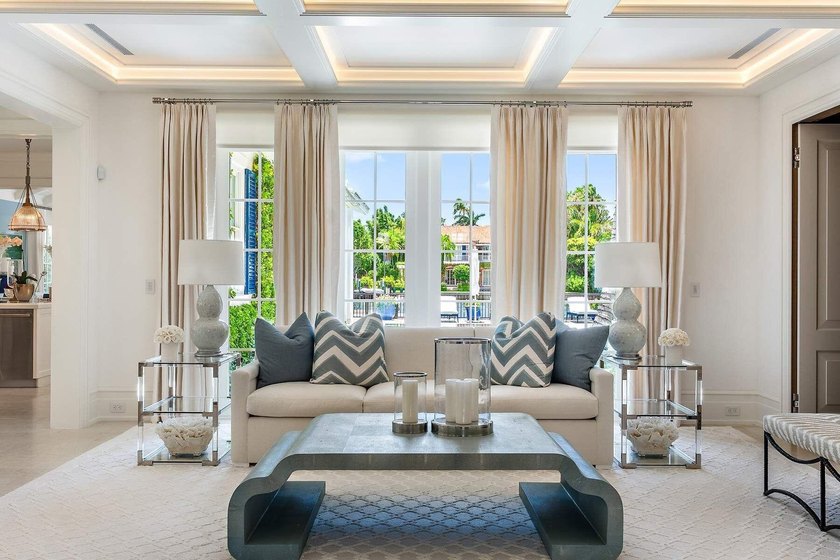 Stunning ''nearly new'' waterfront residence, complete with - photo 6