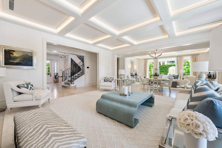 Stunning ''nearly new'' waterfront residence, complete with - photo 8