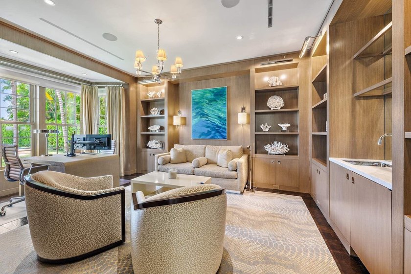 Stunning ''nearly new'' waterfront residence, complete with - photo 9