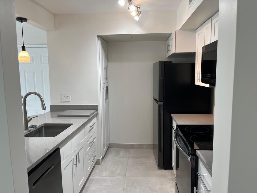 Exceptional opportunity to purchase a 2 bedroom 1 bath condo in - photo 4