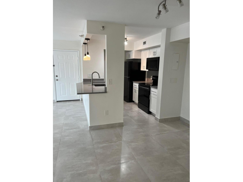 Exceptional opportunity to purchase a 2 bedroom 1 bath condo in - photo 9