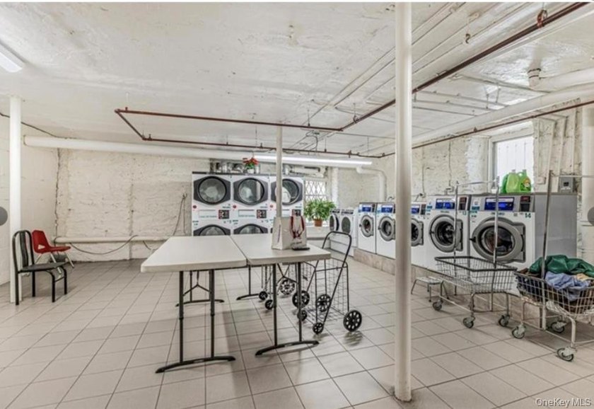 Beautifully maintained and move-in ready 1- bedroom co-op - photo 6