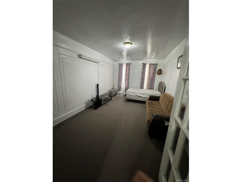 Beautifully maintained and move-in ready 1- bedroom co-op - photo 9