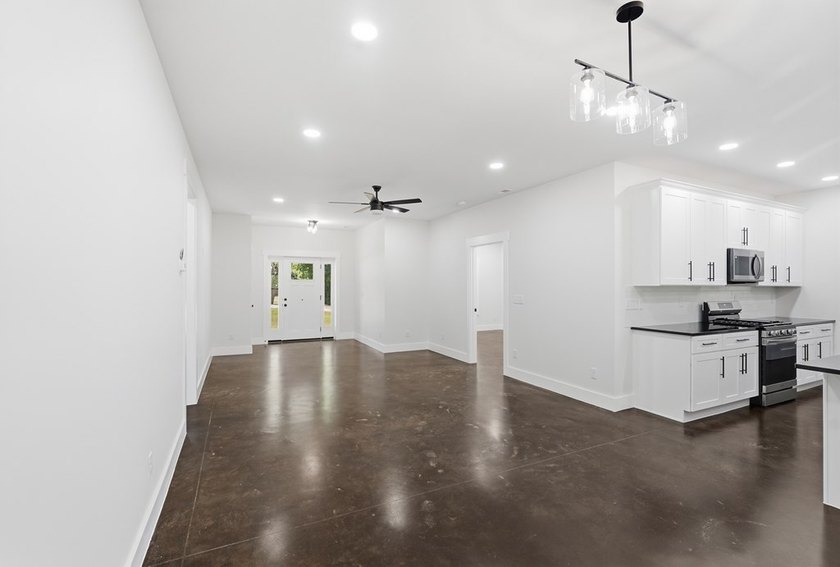 Welcome to 1065 Tanglewood Drive, located within Cookeville city - photo 36