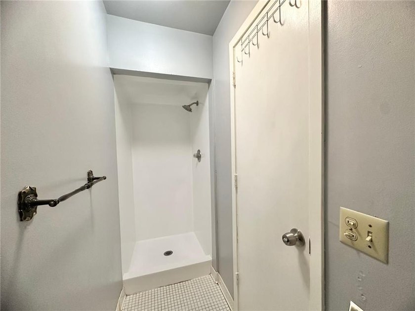 Beautifully updated, move-in-ready condo in a wonderful - photo 15