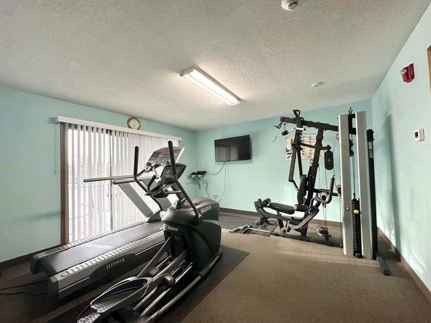 Beautifully updated, move-in-ready condo in a wonderful - photo 26